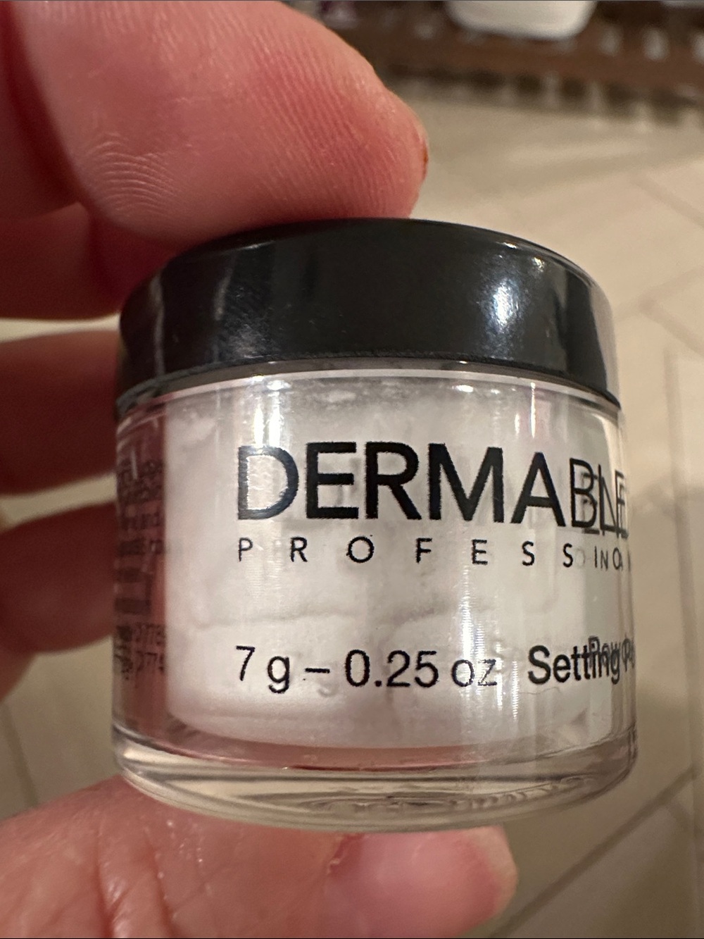 ๐ Dermablend Loose Setting Powder in Translucent White - travel size - Picture 3 of 4